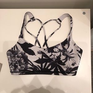 Lululemon Free to be bra